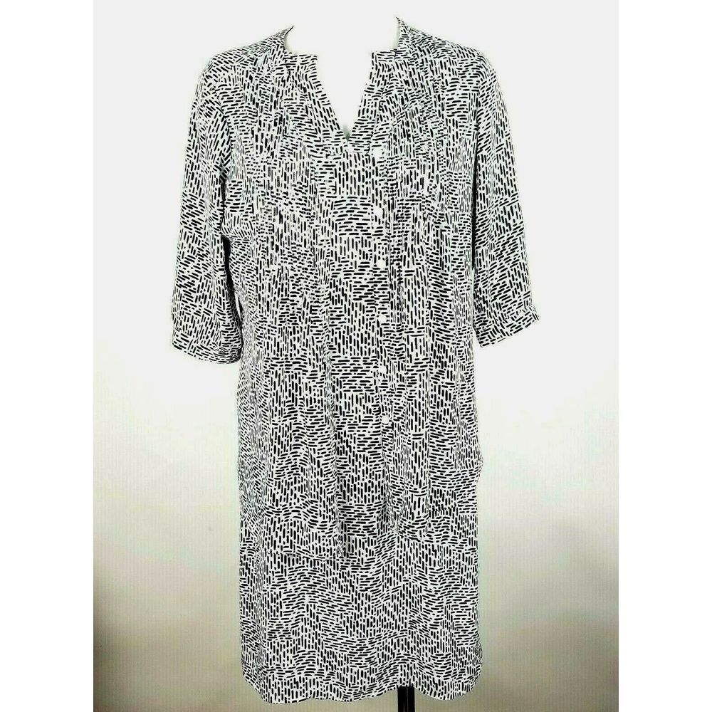 Foxcroft NYC Women's Dress Size 8 Geometric Print Over Shirt White and Navy Blue